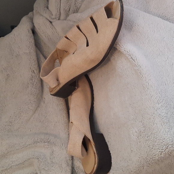 Bottoms up Womens slip on with back strap - Picture 2 of 3